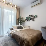 Vivando - Bright 1Br - Green View Balcony - Parking