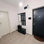 Stylish Urban Studio, Sky Garden