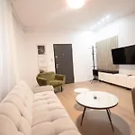 Old Town Bucharest Apartment Poiana 7