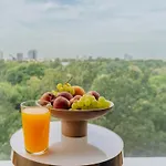 Luxury Living: Spectacular Views & Modern Elegance