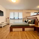 Modern Fully Equipped Studio -Central- Carol Park