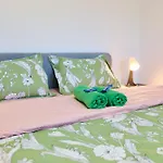 Old Town Retreat Studio 9