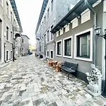 Old Town Retreat No 8