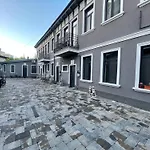 Old Town Retreat No 8