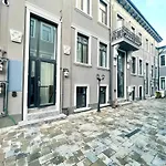 Old Town Retreat No 8