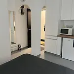 City Center White Studio In Bucharest