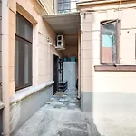 Urban Walls Apartments 5C