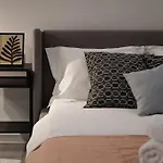 Urban Haven - Modern Central Studio