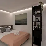 Urban Haven - Modern Central Studio