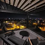Crown Penthouse - Luxurious, Spa & Vista