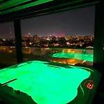 Crown Penthouse - Luxurious, Spa & Vista