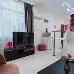 Ultra Central White & Lila Studio