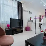 Ultra Central White & Lila Studio