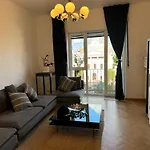 Airy & Beautiful Downtown Apartment