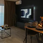 Luca - Luxury Park-View Apt With Balcony & Parking