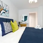 Luca - Luxury Park-View Apt With Balcony & Parking