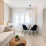 Elegant City Escape With Balcony Calea Victoriei