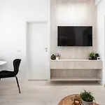 Elegant City Escape With Balcony Calea Victoriei