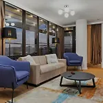 Crown Penthouse - Luxurious, Spa & Vista , By Uni88 Apartments