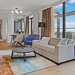 Crown Penthouse - Luxurious, Spa & Vista , By Uni88 Apartments