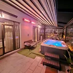 Crown Penthouse - Luxurious, Spa & Vista