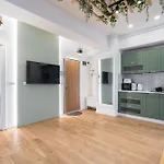Jungle Escape - Luxe 1-Br Haven In Bucharest