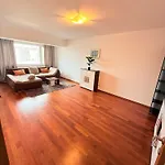 Mona\'S Studio 6