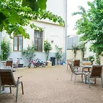 Hostel Km 0