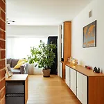 Central Modern Design Apartment