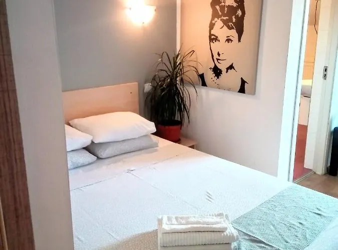 Central Guesthouse (Adults Only)