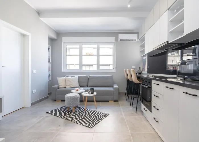 Minimalist Design Apartament In Magheru