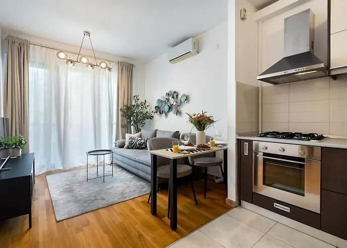 Vivando - Bright 1Br - Green View Balcony - Parking