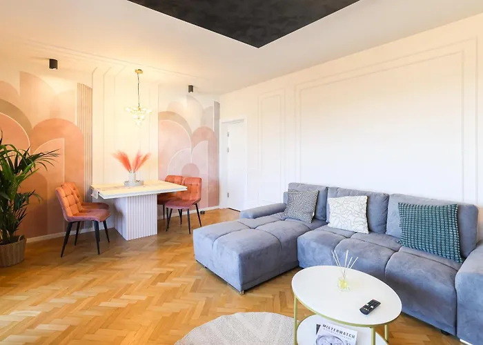 Royal Park Apartment With Wide Park View Terrace