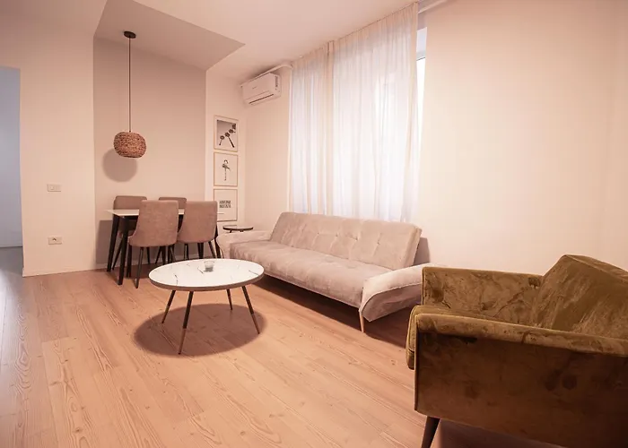 Old Town Bucharest Apartment Poiana 7