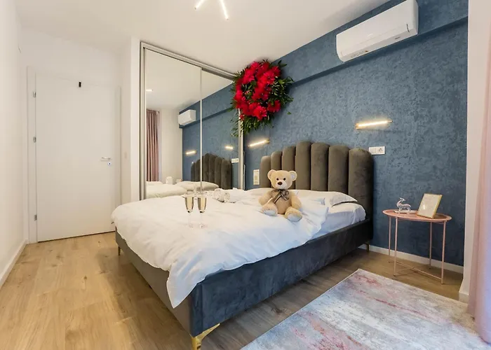 Blue Spot - Chic Pipera Getaway With Balcony