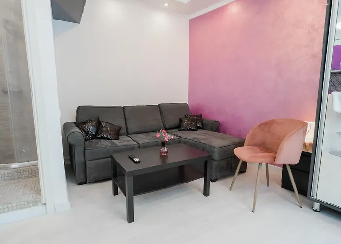 Ultra Central White & Lila Studio