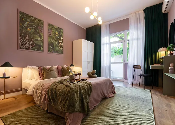 Serene 1Br Apartment In University Square