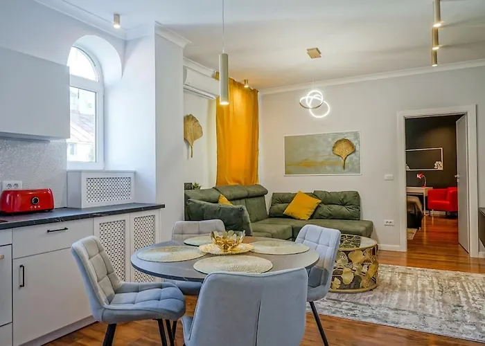 Chic 2Br Apartment - Ateneu - City Center
