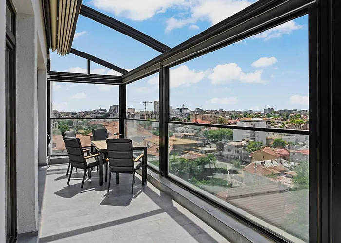 Crown Penthouse - Luxurious, Spa & Vista , By Uni88 Apartments