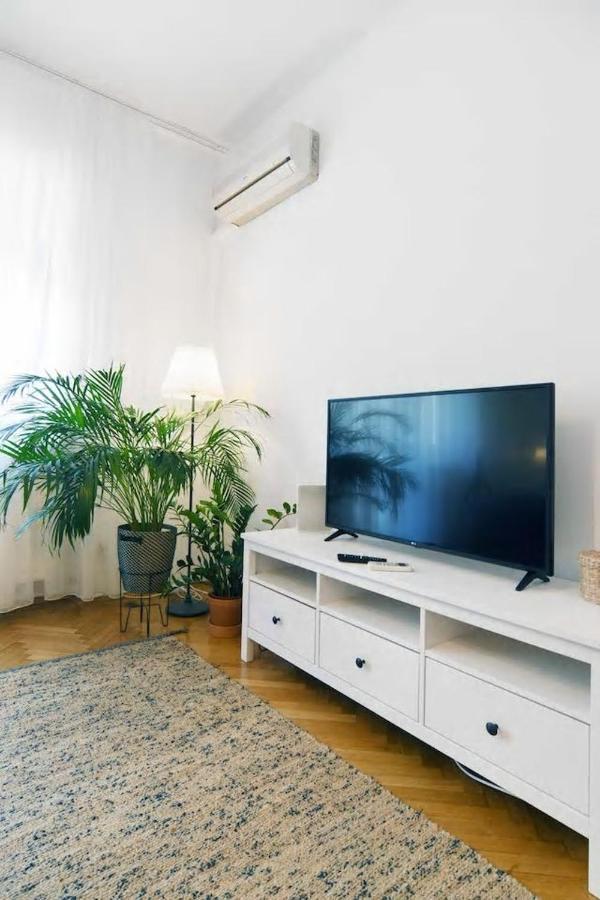 Downtown - Cismigiu Park Apartment Bucharest