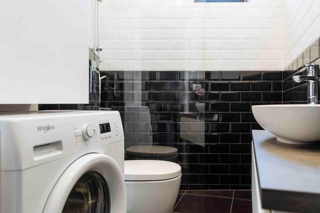 Beautiful - Location - Netflix Apartment *