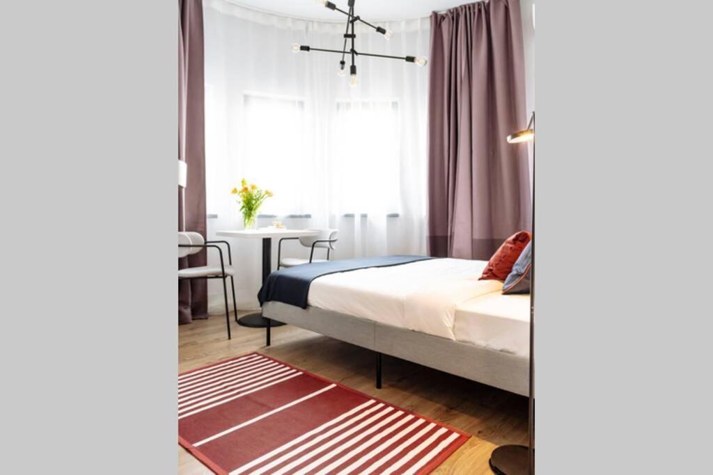 Beautiful - Location - Netflix Apartment