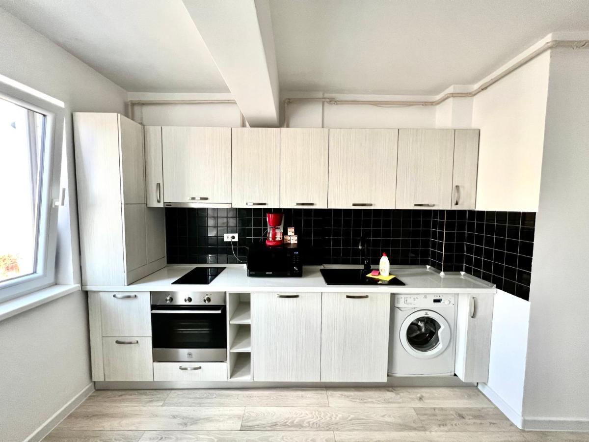 Apartment Mega Rossa Bucharest
