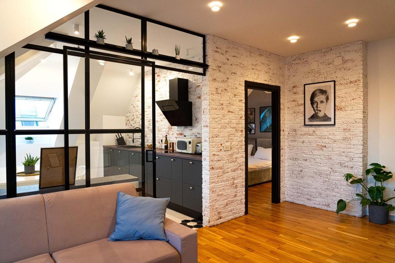 Urban Oasis With Parking Apartment *