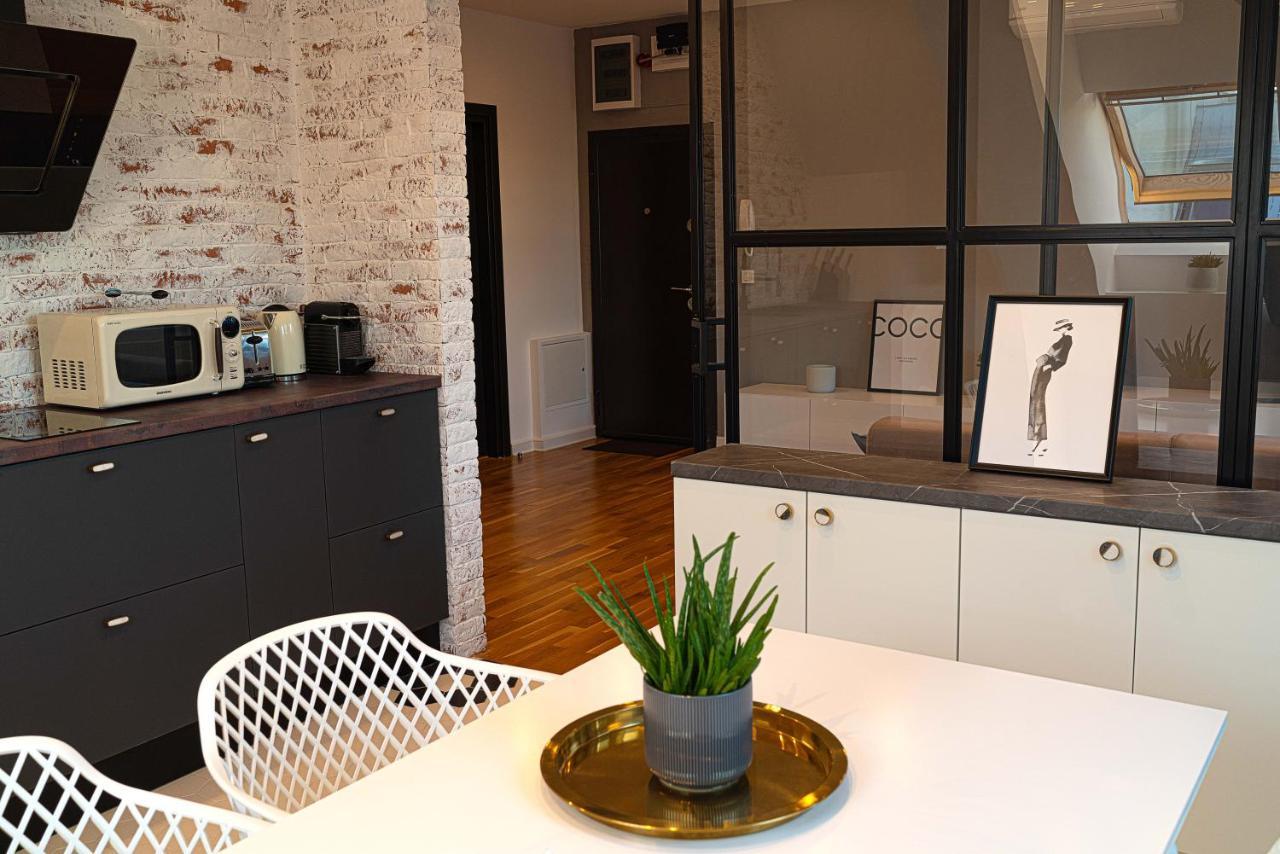 Apartment Urban Oasis With Parking Bucharest