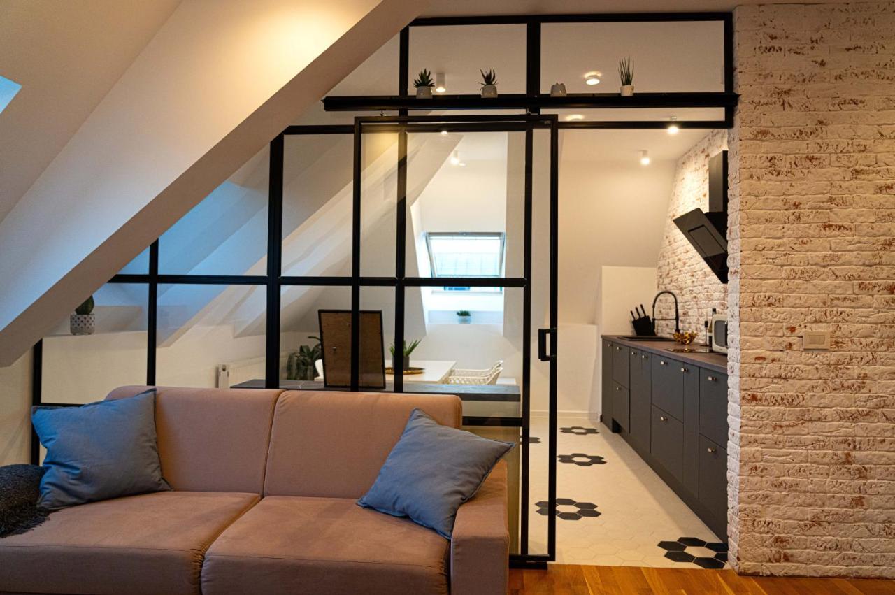 Urban Oasis With Parking Apartment *