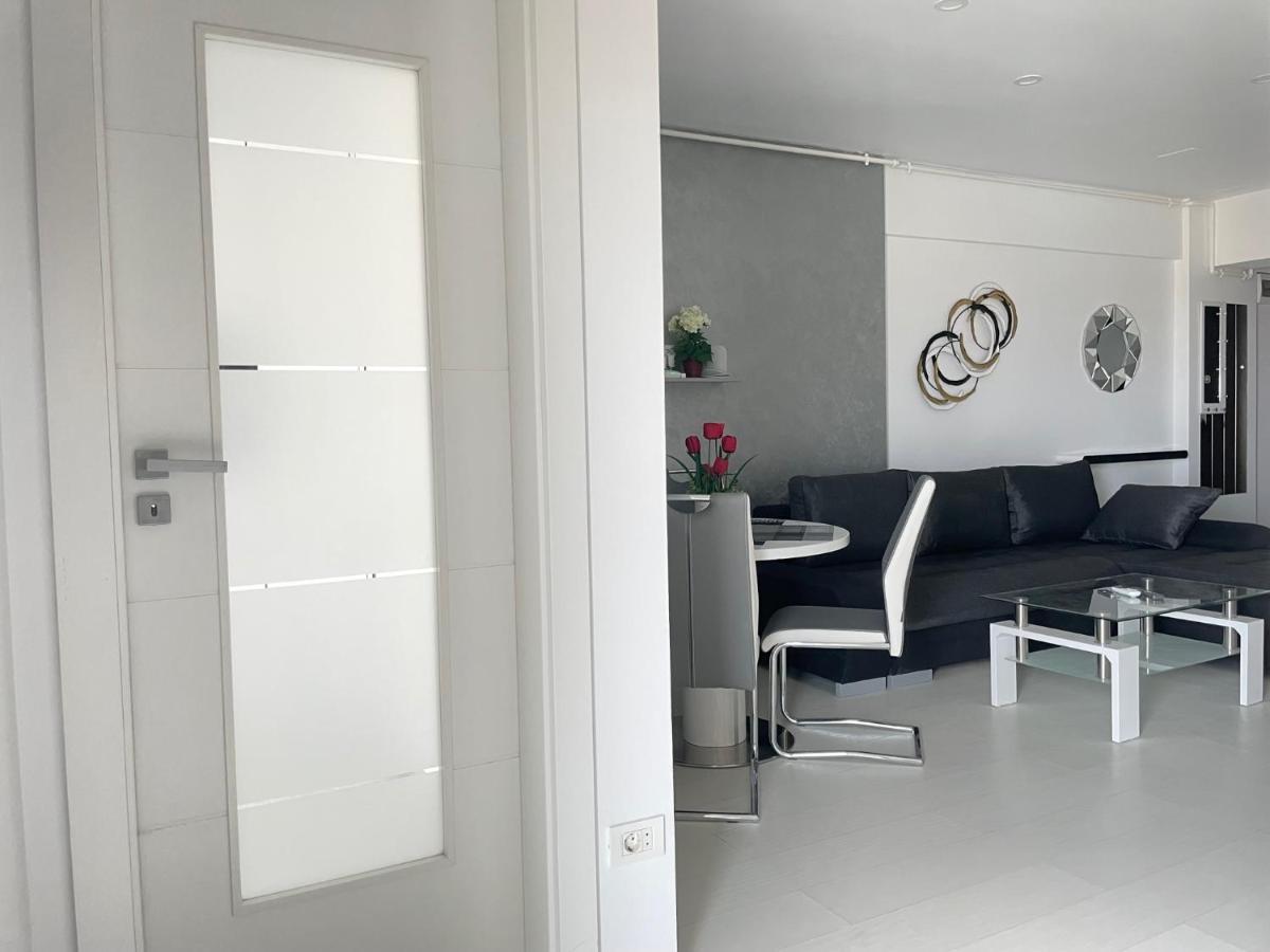 Apartament Luxury Westpark 2-room Lakeview W5 Bucureşti
