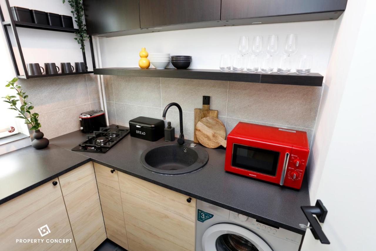 Brand New Lovely Near Metro Station