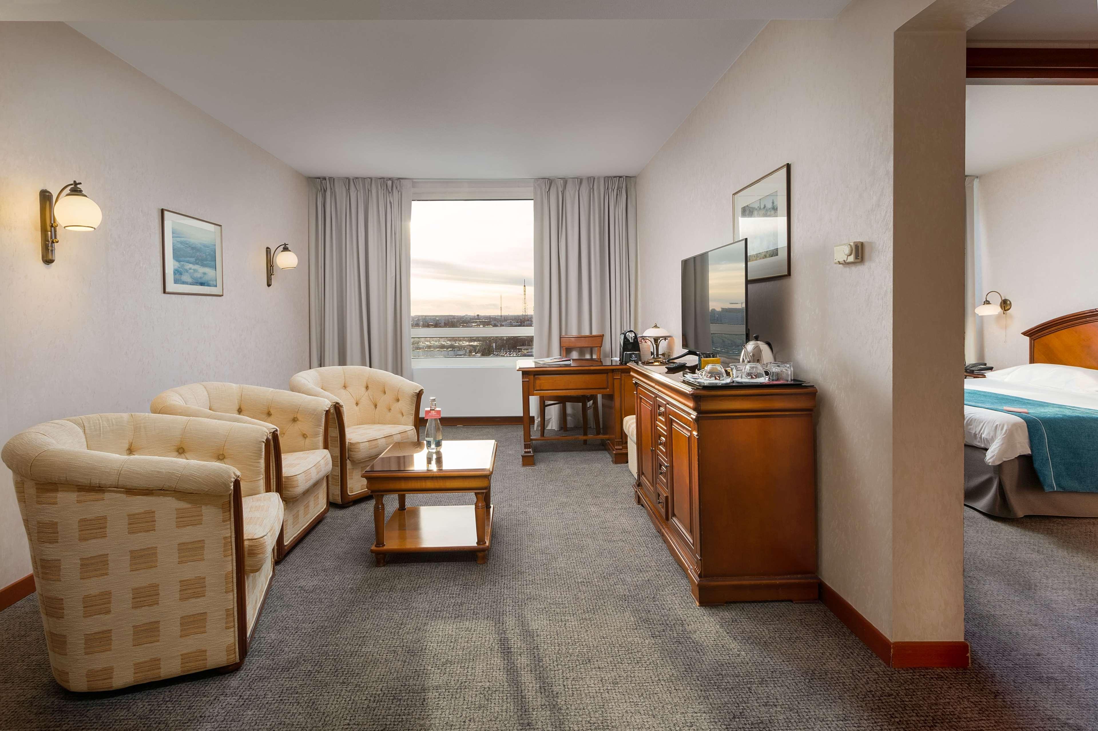 Hotel Ramada By Wyndham Parc 4*