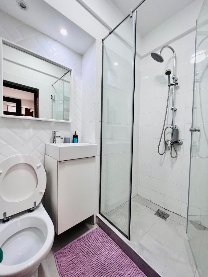 Historical 1r Near Square Apartament *